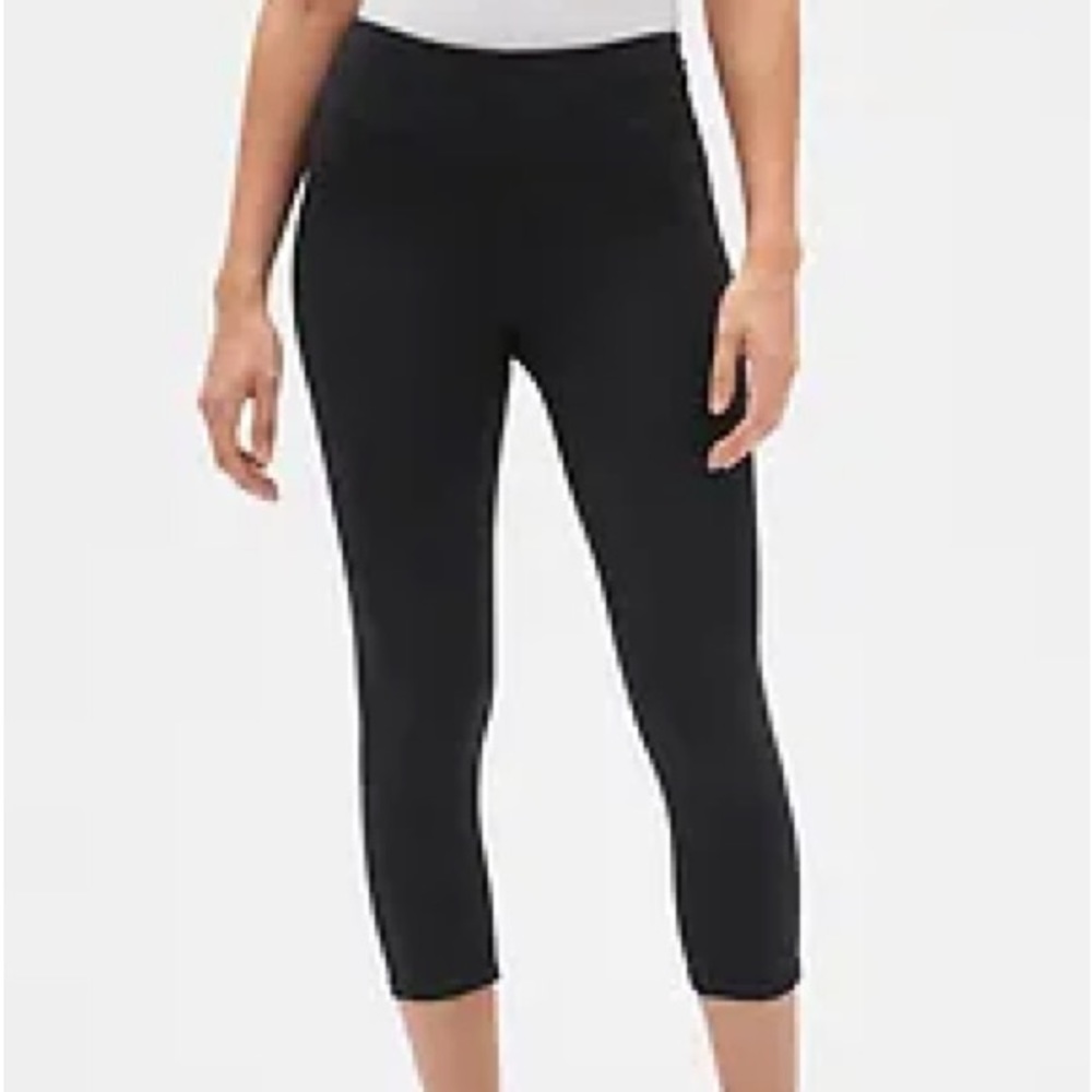 Gap Fit Capri Sport Compression Leggings in Black Size Small